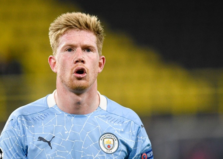 巴萨遭遇危险对手！法兰克福进攻凶猛防守漏洞百出，欧冠生死战提前上演（欧冠生死前哨战：巴萨硬碰法兰克福，对手进攻凶猛、后防漏洞频出）