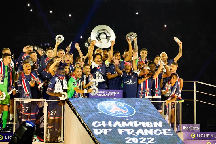 米兰跟迈尼昂续约已达成口头协议，续约2年加一年选择权（米兰与迈尼昂口头达成续约：2年合同，另含1年选项）