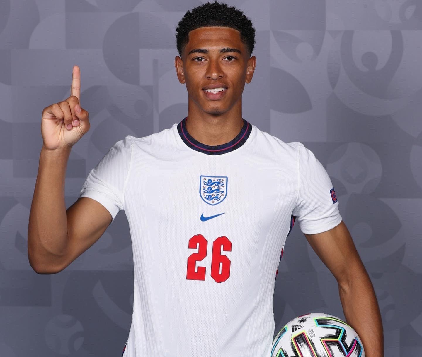 篮球湖人球员三分命中率提升明显（湖人球员三分准星显著提升）