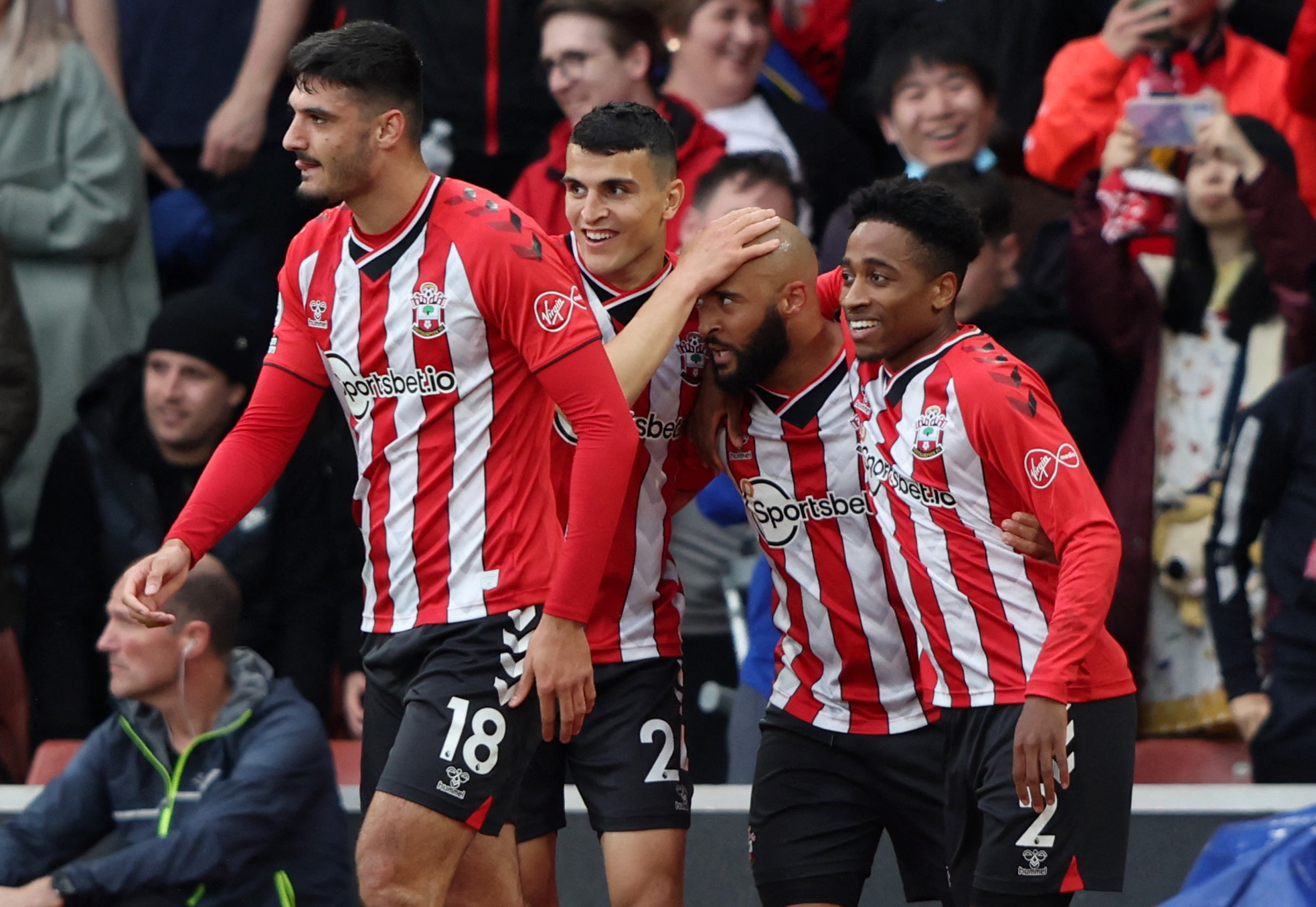 罗马诺：迈阿密国际希望留住阿连德，目前正在就留队条件谈判（罗马诺：迈阿密国际力争挽留阿连德，双方正就留队条款磋商）