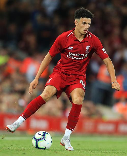 梅西路过回家，重返巴萨诺坎普球场。1800w点赞。（梅西重返巴萨诺坎普，如归故里，点赞突破1800万）