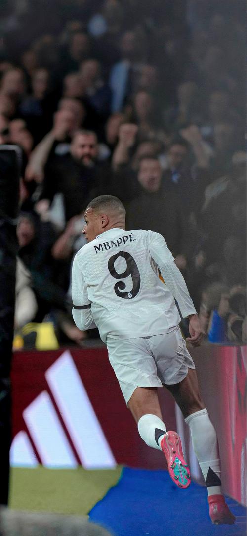 欧联4-0，穆帅前东家完胜挪超劲旅+5轮不败，塔利斯卡无敌帽子戏法（欧联4-0！穆帅旧主横扫挪超强敌，豪取5场不败，塔利斯卡戴帽统治全场）