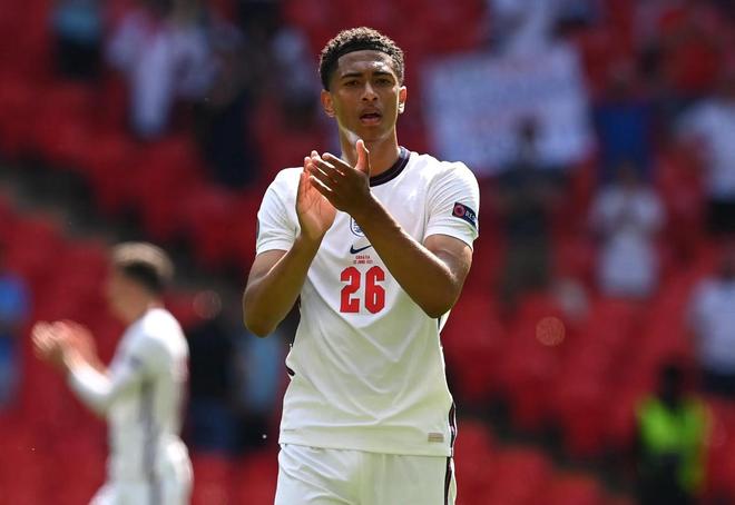 尼克斯击败雄鹿成功晋级，近7场两队对决尼克斯6胜1负（尼克斯力克雄鹿挺进下一轮，最近7次交锋6胜1负）