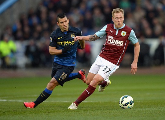 半场战报：瓦伦西亚0-0皇家贝蒂斯，安东尼、阿布德失良机（中场战况：瓦伦西亚与皇家贝蒂斯0-0互交白卷，安东尼与阿布德错失良机）