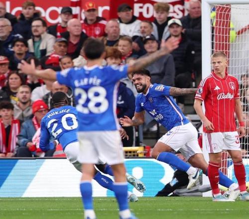 广厦逆转胜利展现韧性（广厦逆转告捷尽显韧劲）