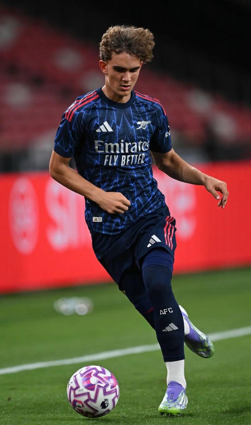 英超焦点战：利物浦主场迎战热刺,（英超重头戏：利物浦主场对阵热刺）