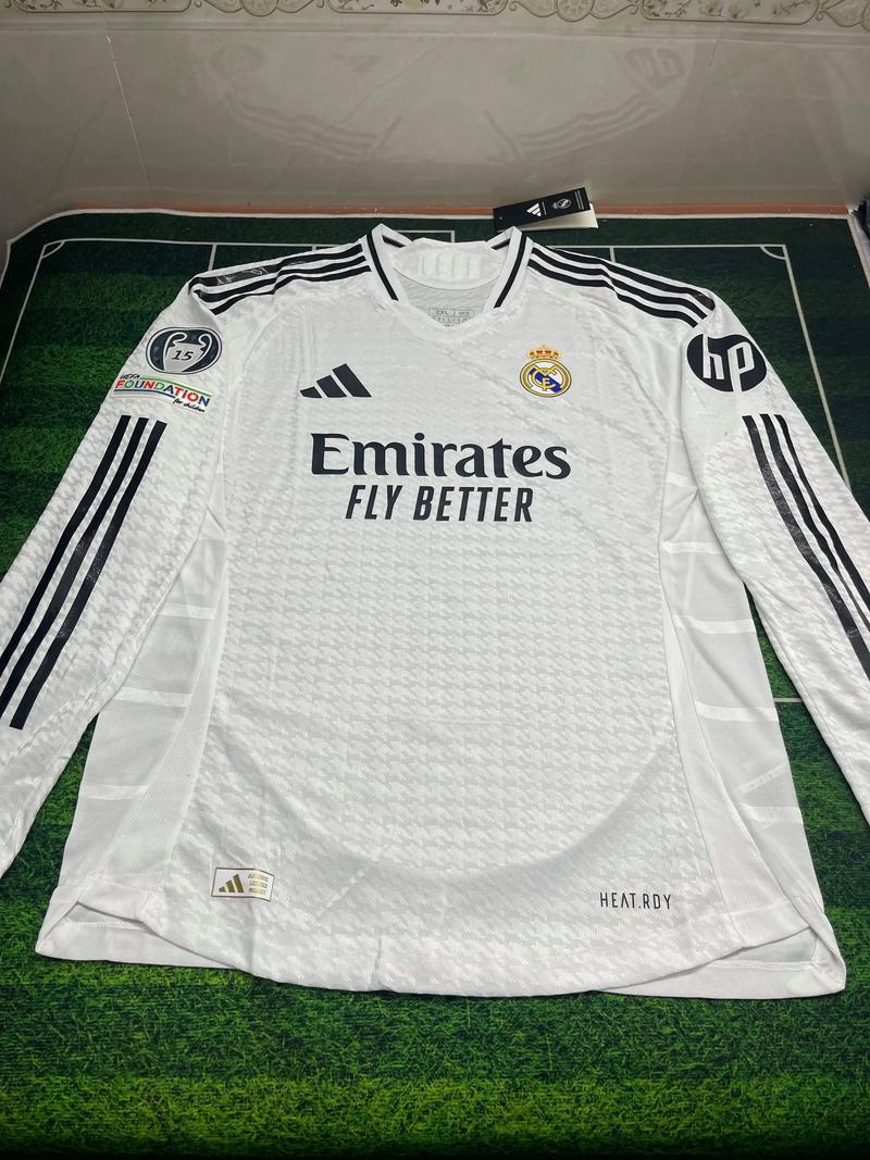 未满21岁意甲赛季至少前15场打进5球，伊尔迪兹比肩皮耶罗（未满21岁便在意甲前15轮打入5球，伊尔迪兹追平皮耶罗）