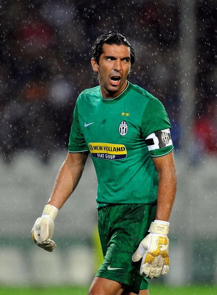 亚冠精英战报：林加德告别战破门，FC首尔1-1憾平墨尔本城（亚冠焦点速递：林加德告别之战建功，FC首尔1-1战平墨尔本城）