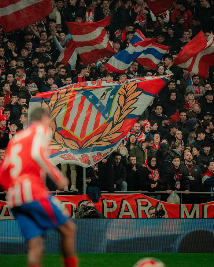 布莱顿发布三笘薰手持二战时日本侵略者照片的图片，如今已删除道歉但限制评论（布莱顿曾发布三笘薰手持二战日本侵略者照片，现已删帖致歉并限评）