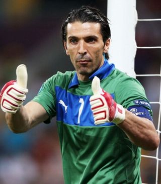 勒沃库森CEO：皇马没给阿隆索应有尊重，随时欢迎他回药厂（勒沃库森CEO：皇马未给予阿隆索足够尊重，药厂随时欢迎他回归）