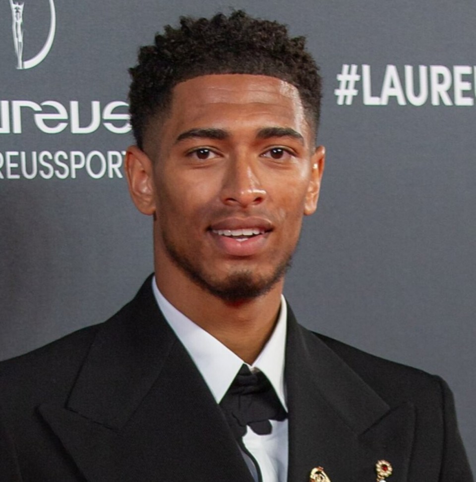 这队的高位逼抢太窒息了（这支球队的前场压迫让人喘不过气）