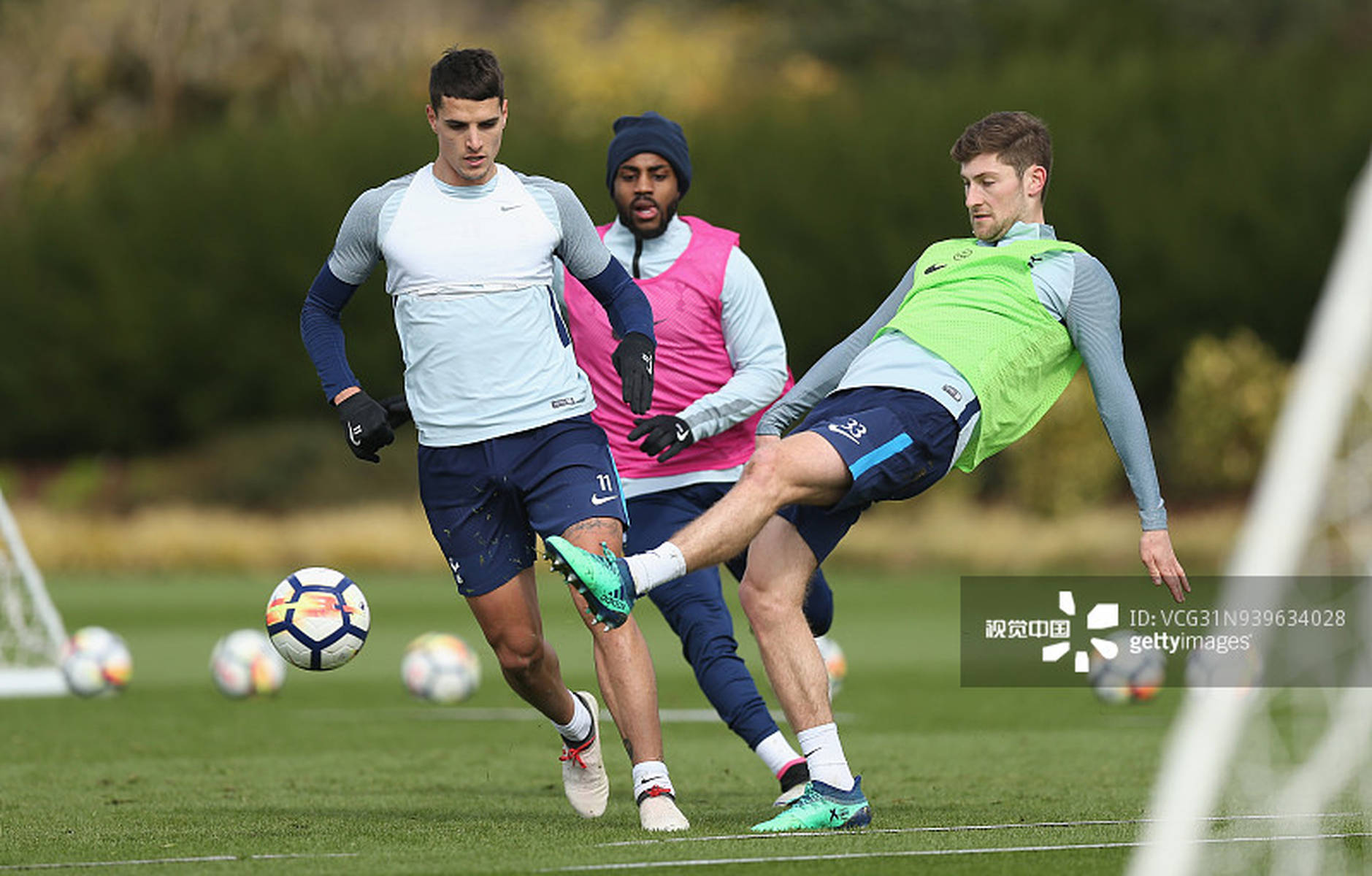 随迈阿密国际夺冠，德保罗赛后剪下主场球网留念（随国际迈阿密加冕冠军，德保罗赛后剪下主场球网作纪念）