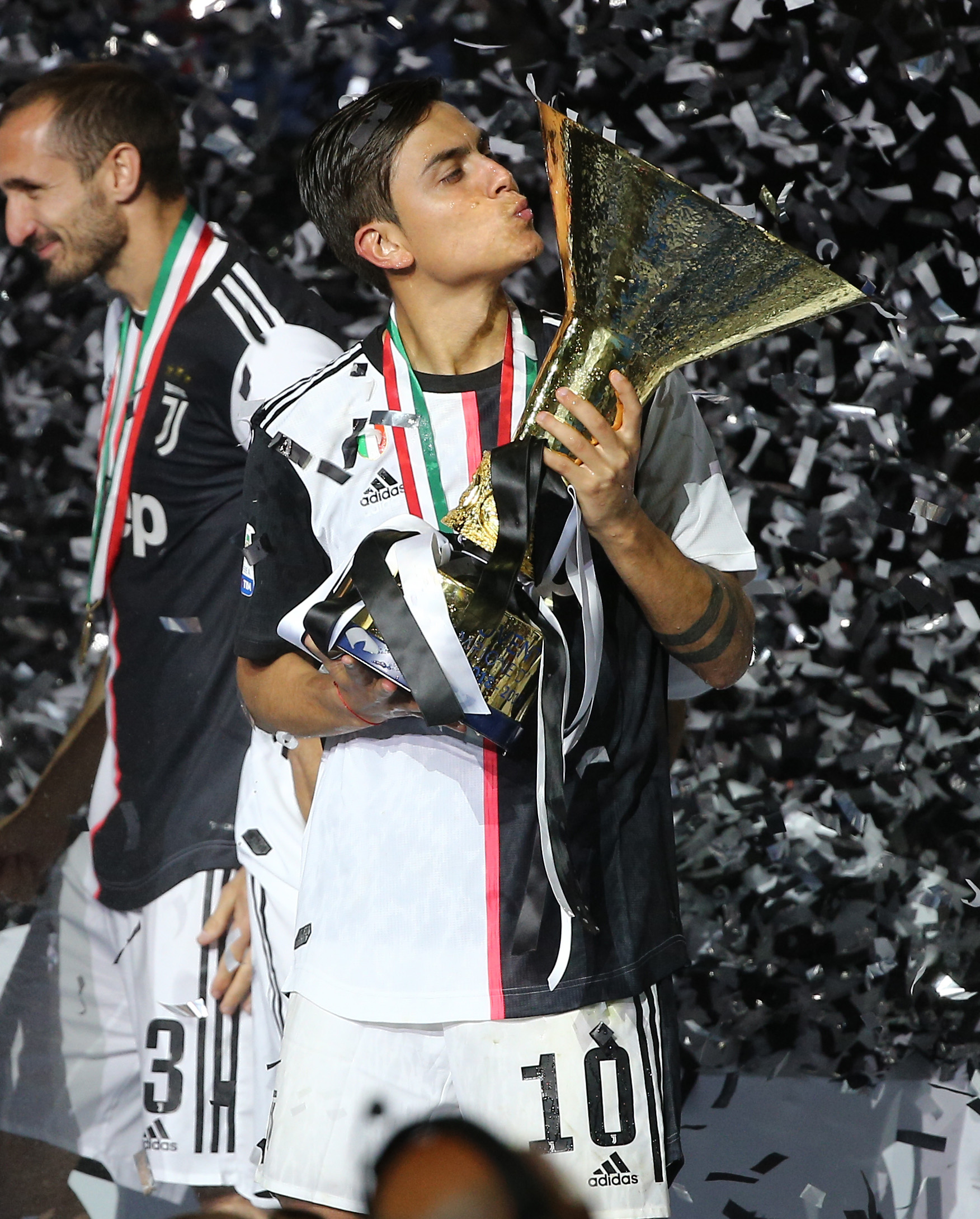 湖人詹姆斯关键封盖锁定胜局（詹姆斯关键大帽助湖人取胜）