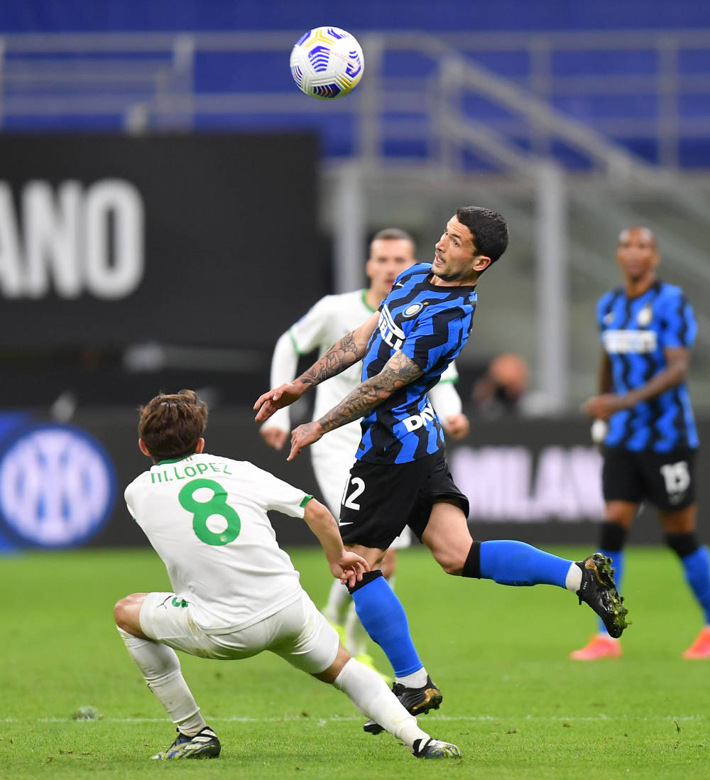 拉菲尼亚回归：巴萨复兴的关键引擎（拉菲尼亚归来：点燃巴萨复兴的核心动力）