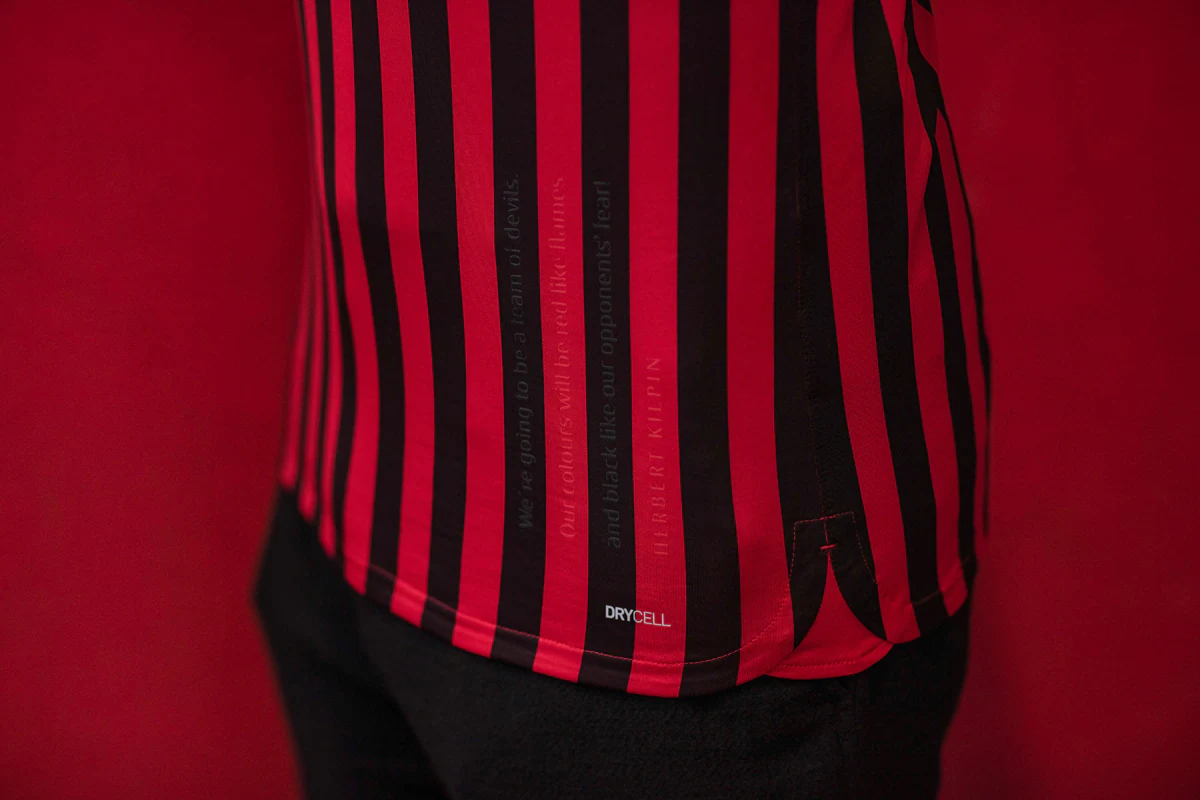 囧叔向裁判施压后染红，罗基：容忍这种行为问题会越来越严重（施压裁判后被红牌罚下，罗基警示：纵容此举只会让问题加剧）