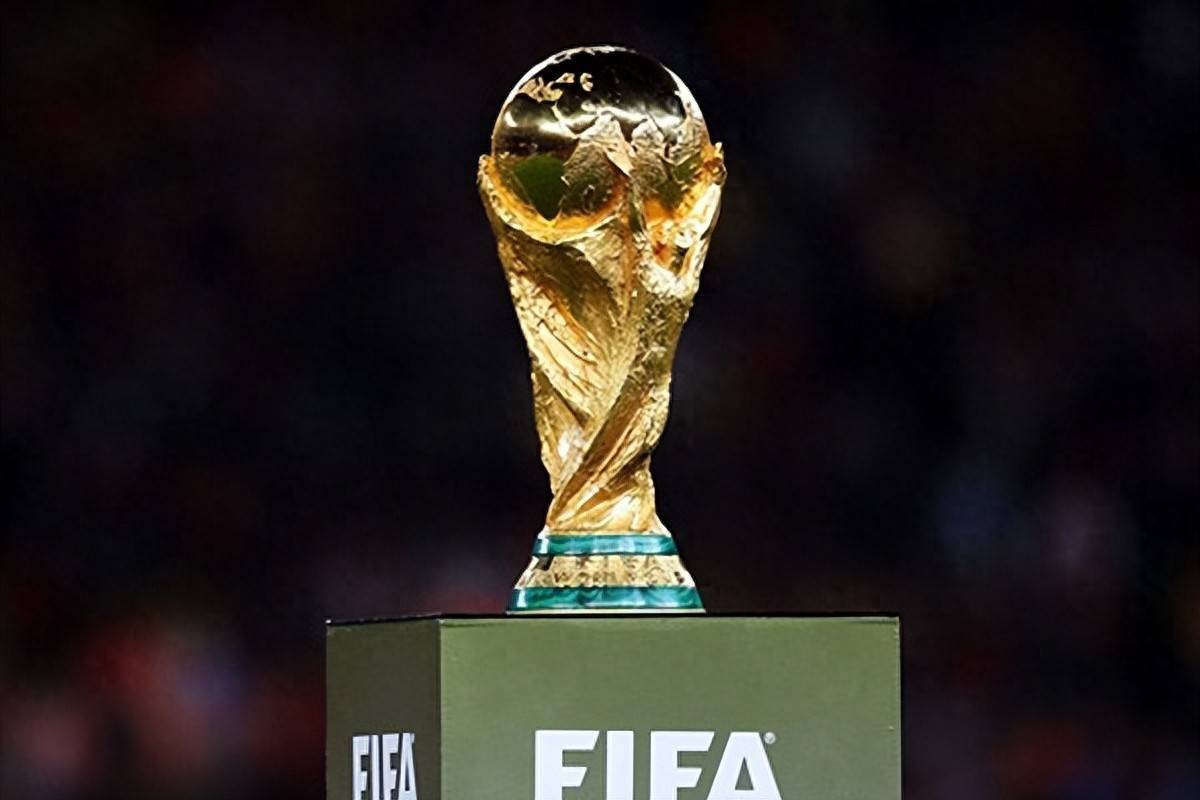 巴萨半场0-1落后法兰克福（半场战罢，巴萨0-1暂时落后法兰克福）