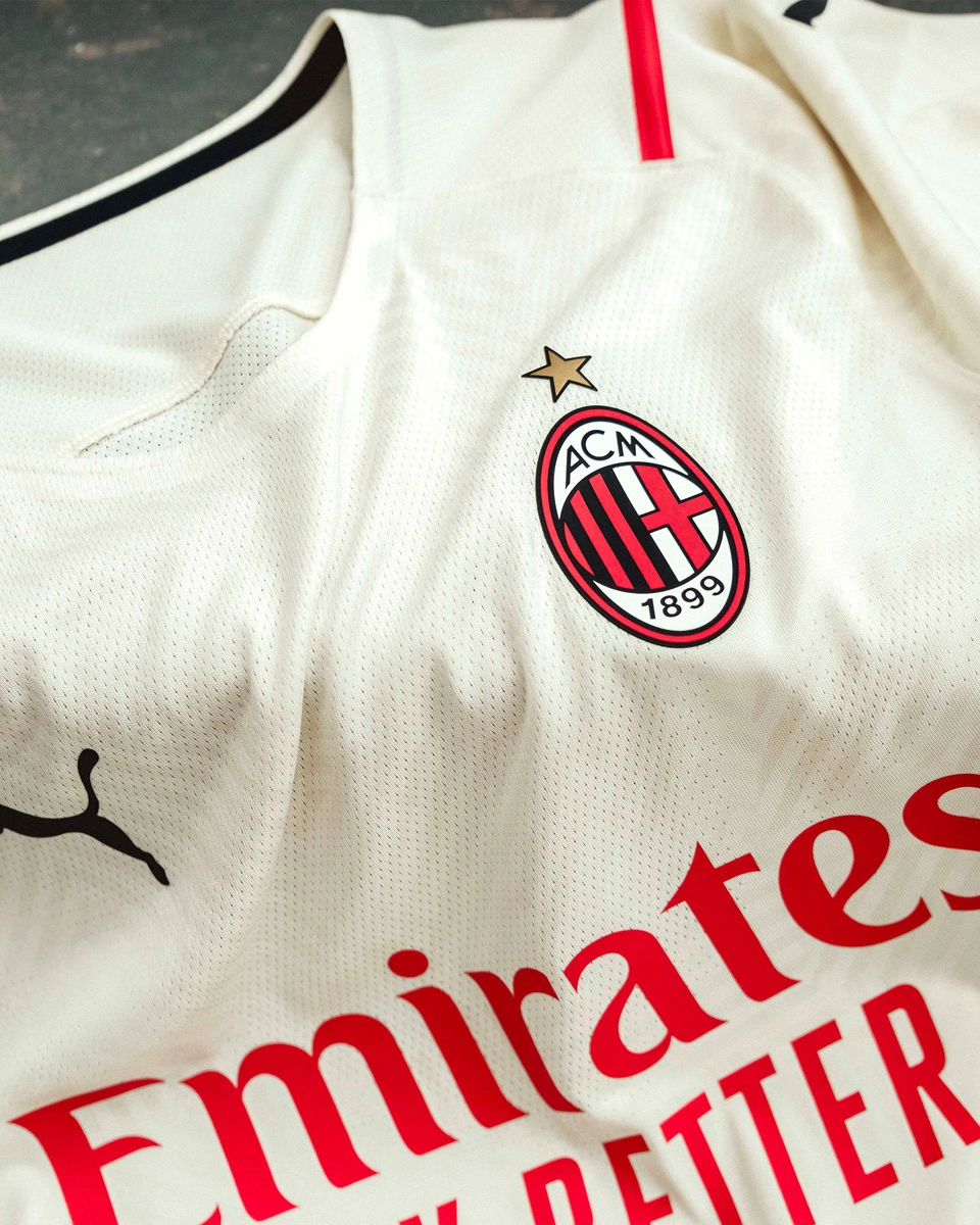 内马尔炮轰报销传闻：他们编造太多假新闻，我不会拿职业生涯冒险（内马尔否认赛季报销：假消息太多，我绝不拿职业生涯冒险）